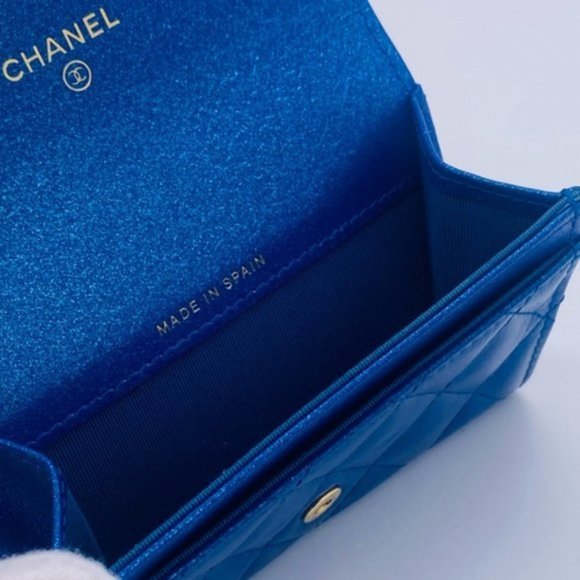 EUC CHANEL Metallic Blue Calfskin Quilted Reissue Flap Card Holder - Picture 10 of 15